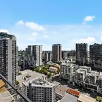 Stunning 1B In South Bank With River & Mountain View
