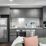 Bright And Cozy 2Br Apt With Pool, Gym And Parking!