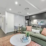 Bright And Cozy 2br With Pool, Gym And Parking! Apartment Brisbane
