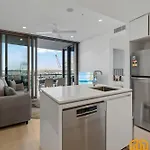 Luxury Retreat Qwr River & Views Apartment *