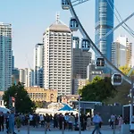 Modern And Central South Bank Apartment! Walk To Cbd