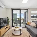 Modern And South Bank Apartment! Walk To Cbd *