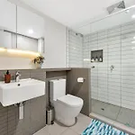 Modern And South Bank Apartment! Walk To Cbd