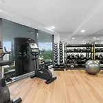 Central Brisbane Gem Walk To River Attractions