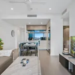 Central Brisbane Gem Walk To River Attractions