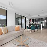 Stylish Fish Lane Apt With Roof Pool, Car Park And Gym