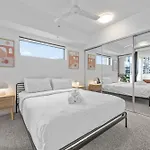Stylish Fish Lane Apt With Roof Pool, Car Park And Gym
