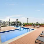 Spacious 2Br Apt On Fish Lane With Pool And Parking! Apartment