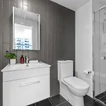 Spacious 2Br Apt On Fish Lane With Pool And Parking! Apartment Brisbane