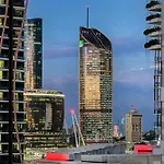 City View Apt With Balcony, King Bed, Parking & Gym