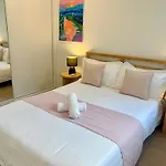 Modern Comfort Near Westfield