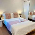 Modern Comfort Near Westfield