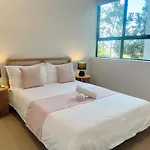 Modern Comfort Near Westfield