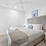 Spacious 2b2b With Free Parking And Rooftop Pool *