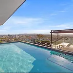 Spacious 2b2b With Free Parking And Rooftop Pool Brisbane