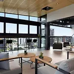 Stunning Getaway One King Bed With Unlimited Wi-Fi