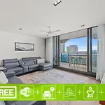 Family Friendly 3 Bedroom Apt W Car Park