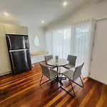Peaceful Cottage-Style Home - Walk To Boondall Station - 12 Mins To Airport!