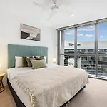 Sky Living & River Views In Queens Wharf Residences