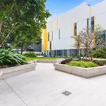 Chic 1 Bed Inner-City Retreat With Pool And Views