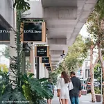 Chic 1 Bed Inner-City Retreat With Pool And Views