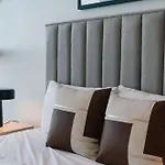 Apartment Modern Riverview Haven 1-bedroom Getaway *