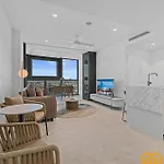 Qw Luxury River Views Apartment