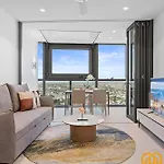 Qw Luxury River Views Apartment