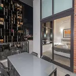 Modern 2Br 2Ba Apartment With Parking In South Brisbane