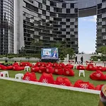 Luxurious 2 Bed Apartment With Pool, Sauna And Gym