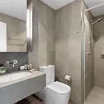 Apartment Stylish With Pool Sauna And Gym Brisbane