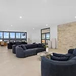 Apartment Stylish With Pool Sauna And Gym *