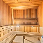 Stunning River View 2-Bed With Pool, Sauna And Gym