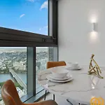 Elegant City Escape 1-Bedroom Riverfront Stay