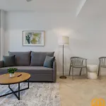 Elegant City Escape 1-Bedroom Riverfront Stay