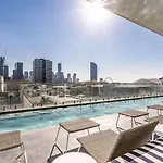 Apartment Stylish In Southbank Location With Parking Brisbane