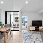 Apartment Stylish In Southbank Location With Parking