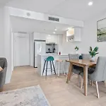 Apartment Stylish In Southbank Location With Parking Brisbane