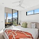Apartment Spacious With Stunning Views And Car Park!