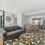Spacious With Stunning Views And Car Park! Apartment *