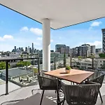 Apartment Spacious With Stunning Views And Car Park! Brisbane