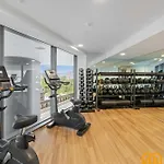 Qwr Escape River And City Views