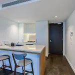 Valley Lookout - Luxe 1br Exclusive Rooftop Pool Apartment