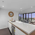 Views 2br With Infinity Pool, Gym And Parking Apartment *