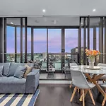 Apartment Views 2br With Infinity Pool, Gym And Parking
