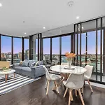 Views 2br With Infinity Pool, Gym And Parking Brisbane