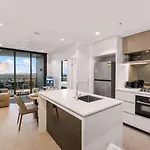 Apartment Affordable Luxe And River Views 5 Star Amenities