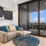 Apartment Affordable Luxe And River Views 5 Star Amenities