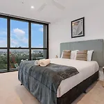 Apartment Affordable Luxe And River Views 5 Star Amenities *