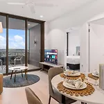 Affordable Luxe And River Views 5 Star Amenities *